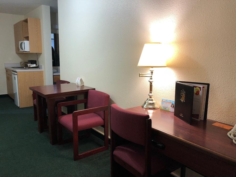 Super 8 By Wyndham Moose Jaw Sk Hotel Kültér fotó