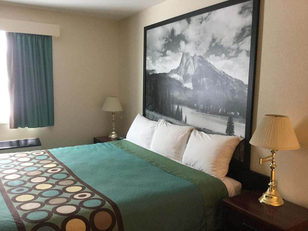 Super 8 By Wyndham Moose Jaw Sk Hotel Kültér fotó