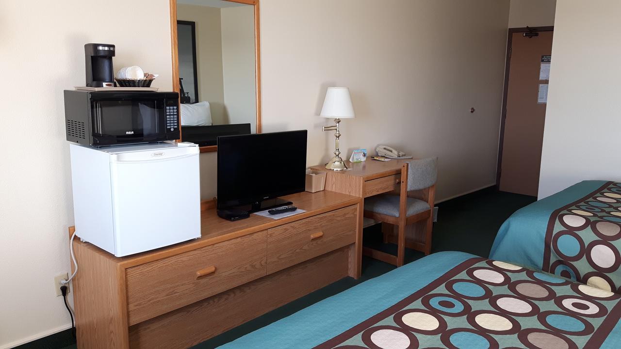 Super 8 By Wyndham Moose Jaw Sk Hotel Kültér fotó