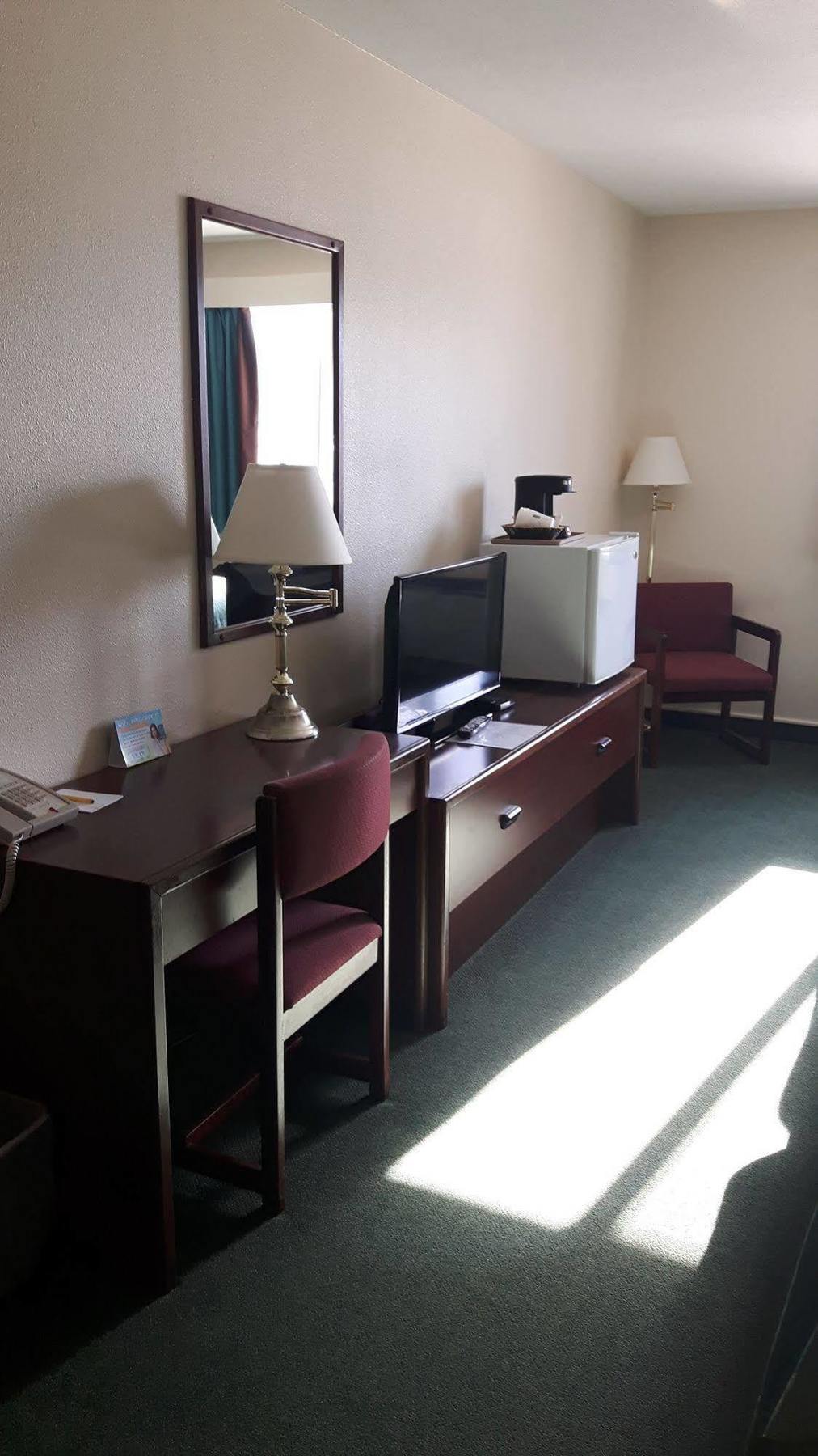 Super 8 By Wyndham Moose Jaw Sk Hotel Kültér fotó